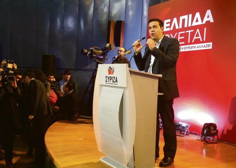 Syrizan johtaja Alexis Tsipras puhumassa Volosin kampanjatilaisuudessa viime sunnuntaina.