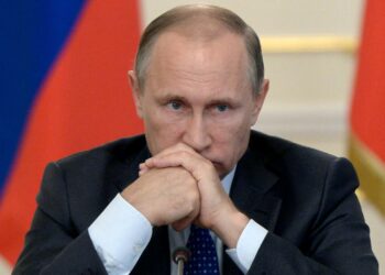 Presidentti Vladimir Putin kokouksessa Venäjän hallituksen kanssa keskiviikkona Novo-Ogarjovossa.