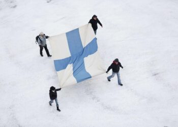 Kirjoittajan mukaan olemme taas kokeneet uskomattoman suomalaisen itsetunnon alennustilan.