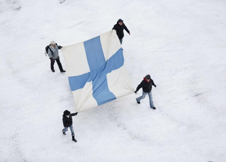 Kirjoittajan mukaan olemme taas kokeneet uskomattoman suomalaisen itsetunnon alennustilan.