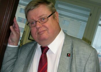 Ari Åbergin mielestä työaikadirektiivi on uudistettava niin, että sitä sovelletaan myös ylempiin toimihenkilöihin.