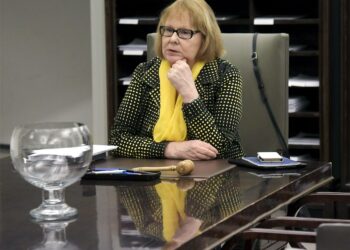 Perustuslakivaliokunnan puheenjohtaja Annika Lapintie.