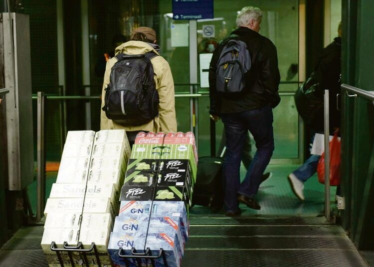 Matkustajatuonti ei ole olennainen tekijä alkoholihaitoista ja siihen liittyvistä kustannuksista puhuttaessa.