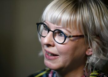 Sosiaali- ja terveysministeri Aino-Kaisa Pekonen pitää realistisena, että aktiivimalli voidaan purkaa ensi vuoden alusta.