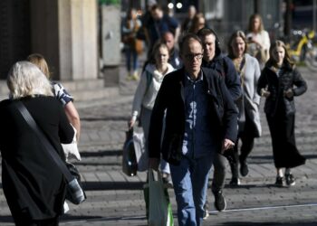 Yksityinen kulutus supistui toisella neljänneksellä 11 prosenttia vuoden takaiseen nähden.