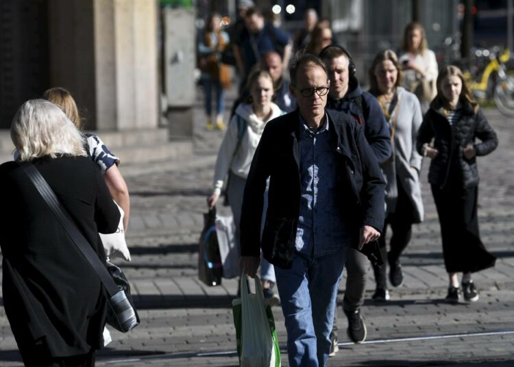 Yksityinen kulutus supistui toisella neljänneksellä 11 prosenttia vuoden takaiseen nähden.