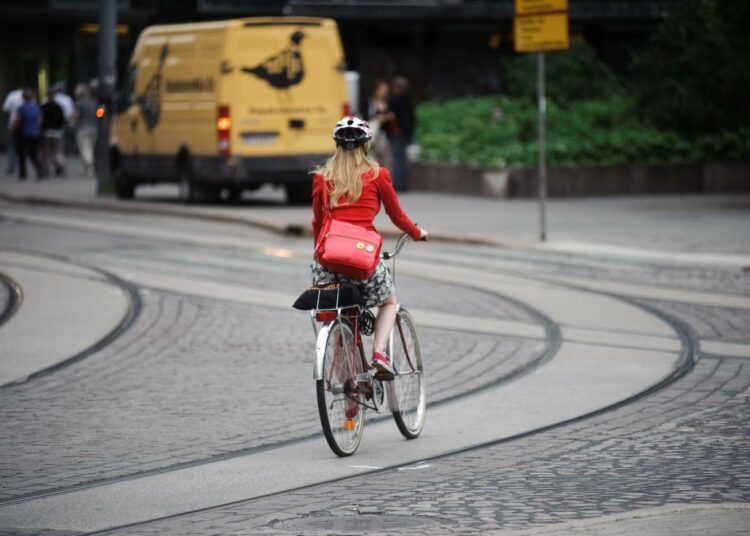 Kirjoittajan mukaan olemme hitaasti mutta varmasti menossa kohti luontoa säästävämpää elämäntapaa.