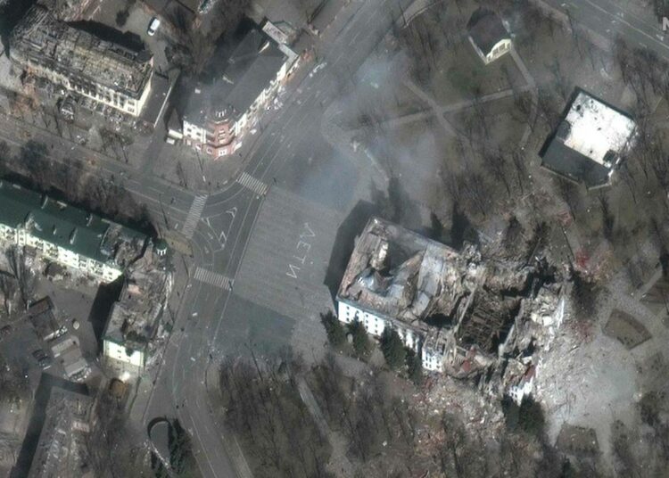 Satelliittikuvat kertovat Mariupolin täydellisestä tuhosta.
