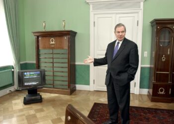 Pääministeri Paavo Lipponen haukkui intellektuellit KU:n haastattelussa huhtikuussa 2002.