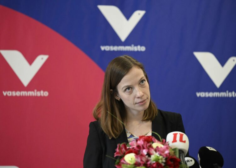 Ansiosidonnaisen työttömyysturvan leikkaukset tarkoittavat työttömille useiden satojen eurojen menetyksiä kuukaudessa, arvioi vasemmistoliiton puheenjohtaja Li Andersson.