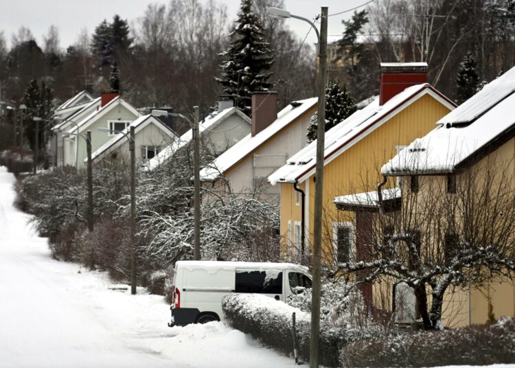 Vasemmistoliiton mielestä edes sähkölämmitteisessä talossa ei pidä joutua palelemaan.