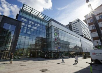 Oululaisessa kauppakeskus Valkeassa on tapahtunut kaksi rasistista puukotusta muutaman päivän sisällä.