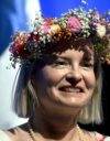Perussuomalaiset kiittivät Riikka Purraa kukkaseppeleellä tämän pidettyä linjaqpuheensa sunnuntaina puoluekokouksessa.