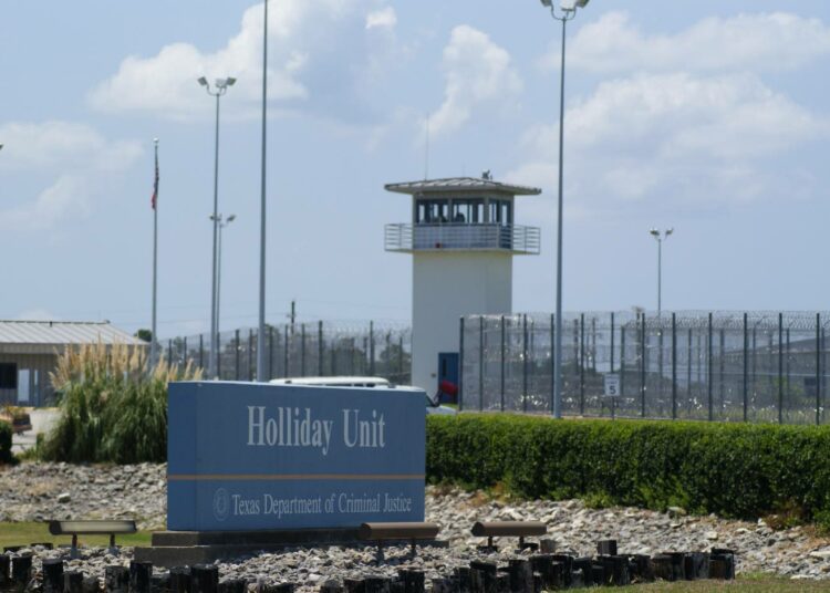 Hollidayn vankila Texasin Huntsvillessa kuuluu osavaltiolle, mutta nopeimmin kasvavat vankimäärät poliitikkoja ahkerasti lobbaavassa yksityisvankilabisneksessä.