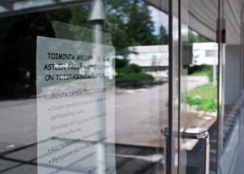 Esimerkiksi Myllypuron koulu Helsingissä jouduttiin sulkemaan homeongelman vuoksi.