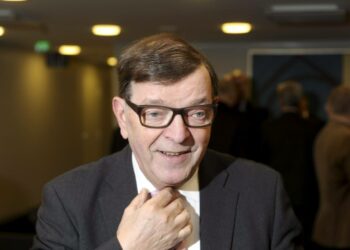 Paavo Väyrynen.
