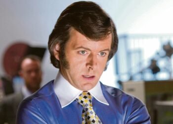 Brittiläinen talkshow-isäntä David Frost (Michael Sheen, kuvassa) teki kaikkensa saadakseen eronneelta presidentti Nixonilta televisiohaastattelun ja onnistui lopulta vuonna 1977.