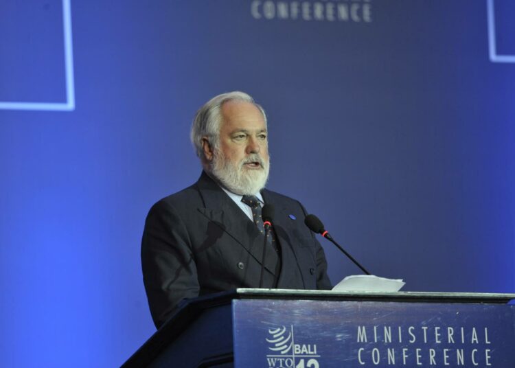 Miguel Arias Cañete WTO:n ministerikokouksessa Balilla viime joulukuussa.