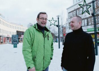 Ovako Imatra Oy:n pääluottamusmies Petri Ahvo ja varapääluottamusmies Mika Tanskanen aikovat pitää edunvalvonnan perusasiat jatkossakin tiukasti hanskassa. Perinteisellä satavuotiaalla terästehtaalla valmistetaan muun muassa konepaja- ja autoteollisuuden käyttöön laakeriterästä ja tankotuotteita.