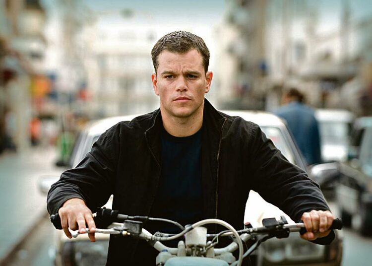 Ympäri maailmaa liikkuvassa tappajaksi koulutettu Jason Bourne (Matt Damon) etsii menneisyyttään löytääkseen tulevaisuutensa