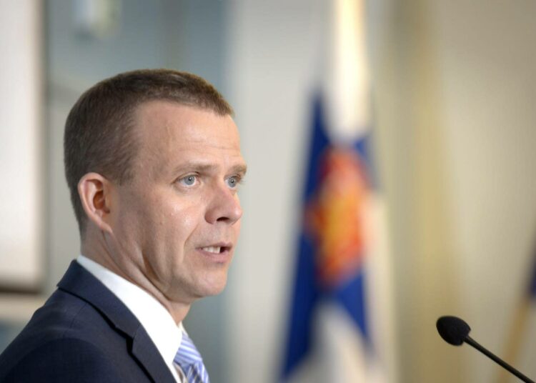 Sisäministeri Petteri Orpo esitteli sisäisen turvallisuuden selonteon torstaina.