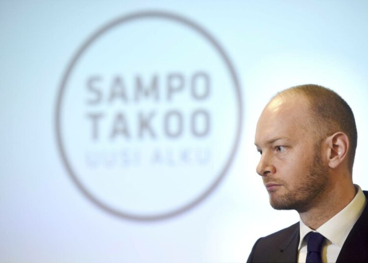 Perussuomalaisten puheenjohtajaksi pyrkivä Sampo Terho pääsi maanantaina tiedottamaan puolueen vaatimasta kielikokeilusta.