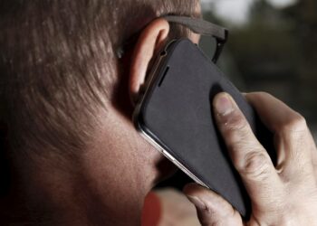 Tutkimuksessa miltei joka viides kertoi, että hänen odotetaan olevan tavoitettavissa jatkuvasti myös työajan ulkopuolella.