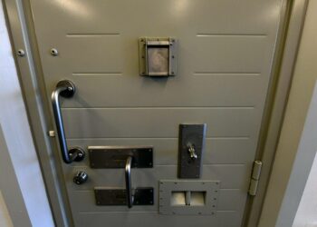 Sellin ovi Riihimäen vankilassa.