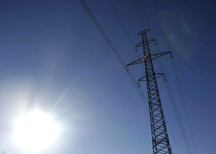 Kokoomus lupasi, että Fortumin sähkönsiirron myyminen vuonna 2013 ei aiheuta hintapiikkejä, mutta tuottaa verotuloja.