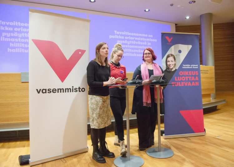 Vasemmistoliiton puheenjohtaja Li Andersson, varapuheenjohtaja Hanna Sarkkinen ja puoluevaltuuston puheenjohtaja Pia Lohikoski esittelivät puolueen tavoitteita hallitusneuvotteluissa.