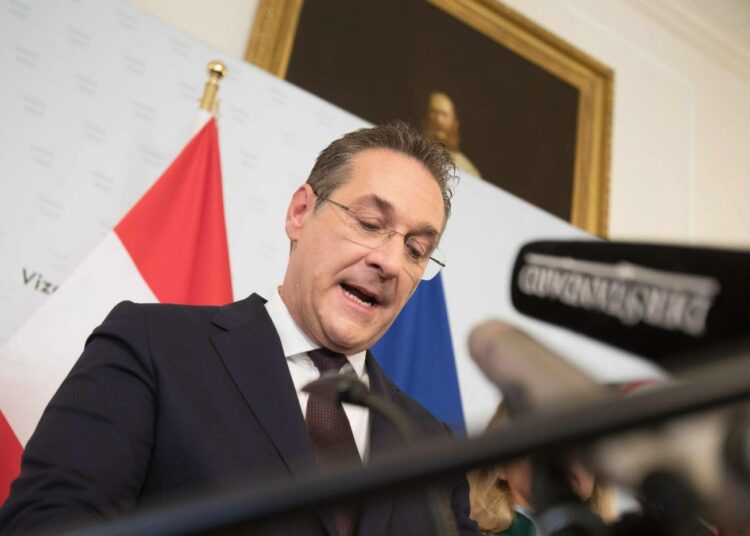 Itävallan vapauspuolueen FPÖ:n johtaja, varaliittokansleri Heinz-Christian Strache ilmoitti erostaan lauantaina.