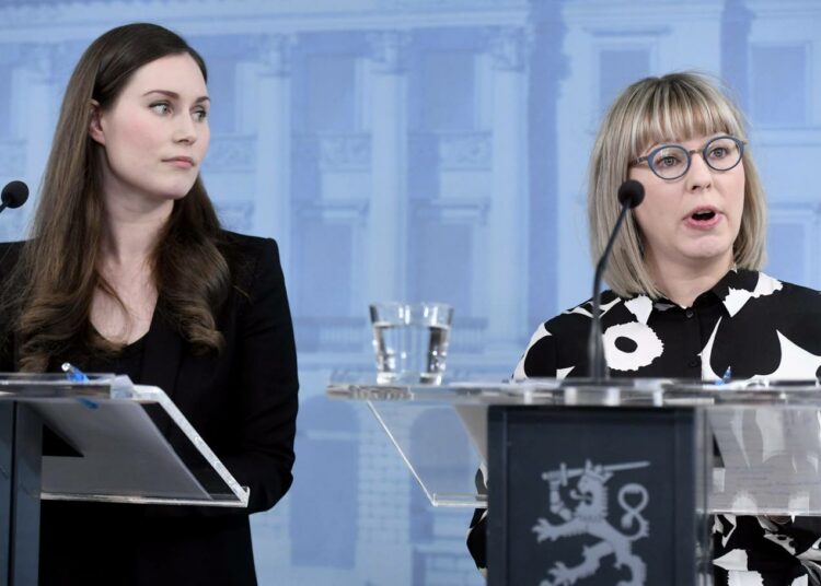 Sanna Marinin edustama SDP saa kannatusta Aino-Kaisa Pekosen edustamasta vasemmistoliitosta.