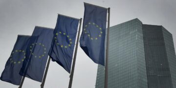 EU:n elvytyspaketti on ensi viikolla alkavan eduskunnan syyskauden kuuma kysymys.