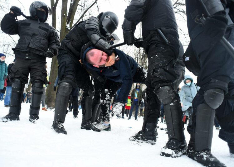 Poliisi käytti jälleen kovia otteita Moskovassa mieltä osoittaneisiin opposition kannattajiin sunnuntaina.