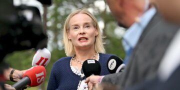 Riikka Purra kommentoi budjettineuvotteluja medialle 6. elokuuta.