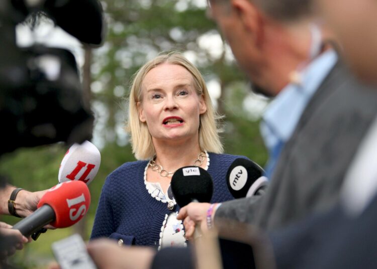Riikka Purra kommentoi budjettineuvotteluja medialle 6. elokuuta.