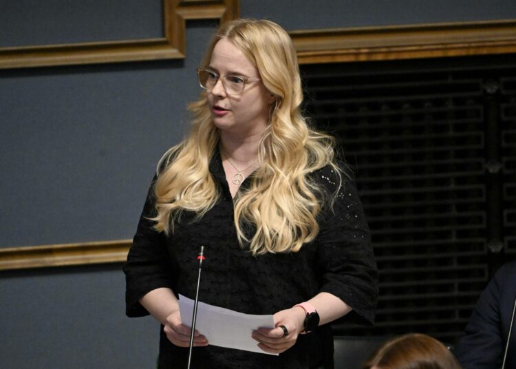 Jostain syystä oikeistohallitukselle sopii ainoastaan sellaiset keinot, joilla heikennetään työntekijöiden asemaa, Laura Meriluoto sanoo.