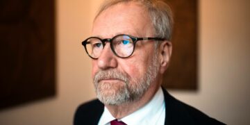 Professori Markku Kivinen hämmästelee, kuinka suomalaisesta keskustelusta puuttuvat kokonaan ydinaseisiin liittyvät riskit.