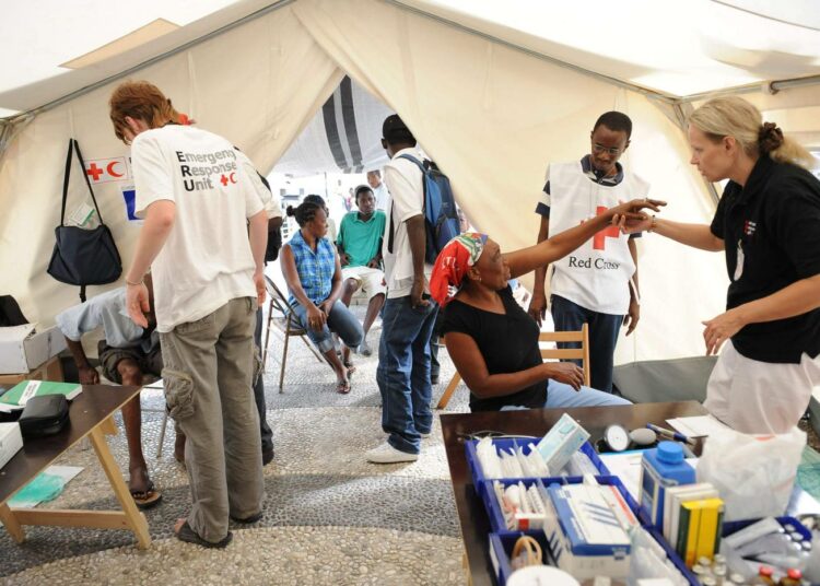 Potilaita hoidetaan Suomen Punaisen Ristin telttasairaalassa Haitin Port-au-Princessa.