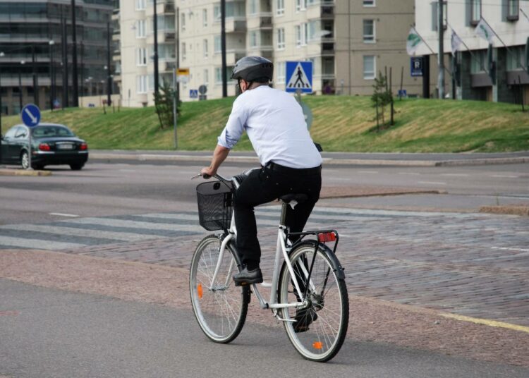 Liikkujan viikko patistaa kävelemään, pyöräilemään ja käyttämään julkista liikennettä.