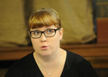 Liikenneministeri Merja Kyllönen.
