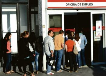 Espanjan työttömyyden kerrottiin torstaina kohonneen ennätykselliseen 27,2 prosenttiin.