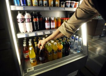 Energiajuomat vaikuttavat hampaisiin yhtä haitallisesti kuin limonadikin.