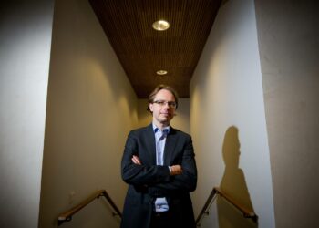 Valtion runsaasta 80 000 palkollisesta häviää puolet eläkkeelle seuraavan kymmenen vuoden aikana. Se on "hillitön haaste", sanoo ohjelmapäällikkö Tero Meltti.