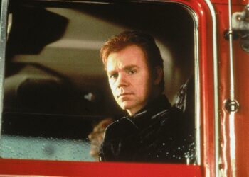 Koston suudelma on kovaotteinen elokuva entisestä vankilakundista, joka yrittää elää ihmisiksi. Kuvassa David Caruso.