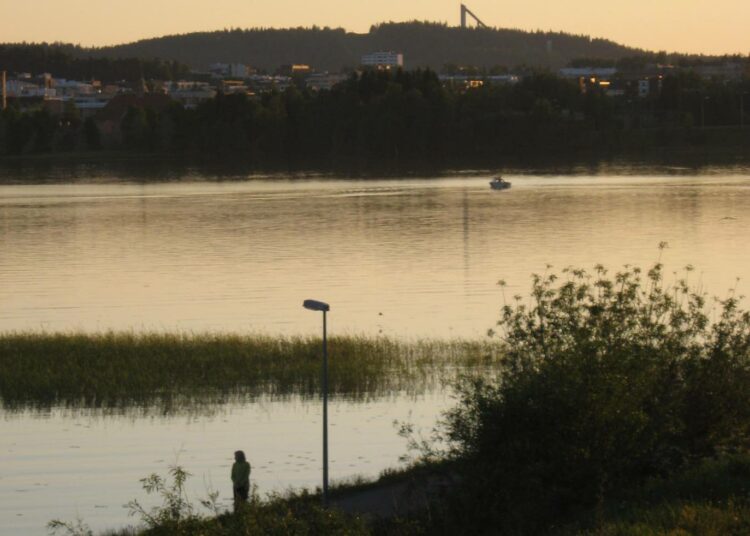 Suomessa itsemurhia on tehty 1800-luvulta saakka enemmän keväällä ja kesällä kuin syksyllä ja talvella.