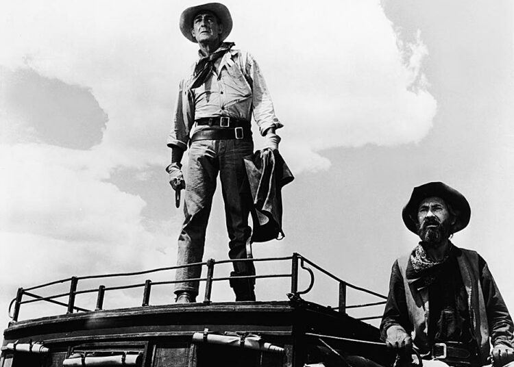 Budd Boetticherin klassisten b-westernien sarjan käynnistää elokuva posti-vaunumatkustajista, jotka joutuvat lainsuojattomien käsiin.