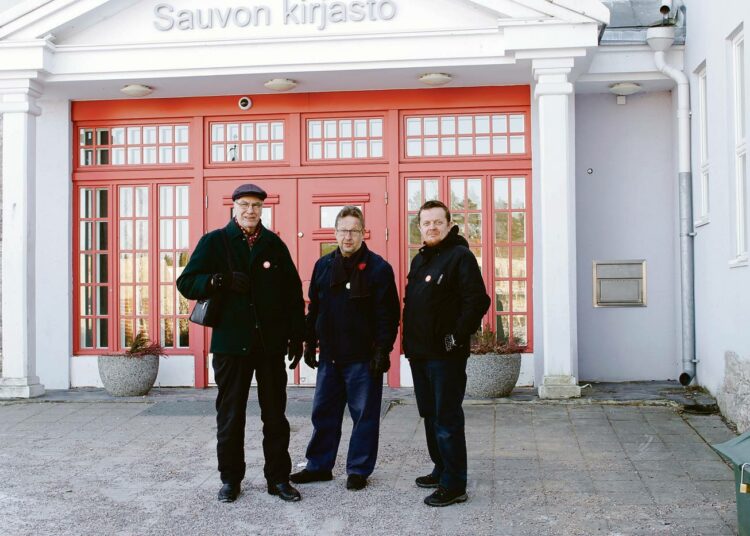 Markku Uuttu, Pekka Kuosmanen ja Marko Pekkarinen ovat vasemmistoliiton ehdokkaita Sauvossa. Kuvasta puuttuu Pertti Niemelä.