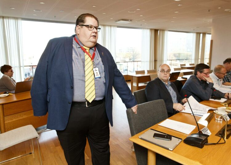 – En ole koskaan kuullut kenenkään kehuvan, että tulipa hyvä ratkaisu. Nyt on neuvoteltu se, mikä voitiin neuvotteluteitse saada, Teollisuusliiton varapuheenjohtaja Turja Lehtonen sanoo.