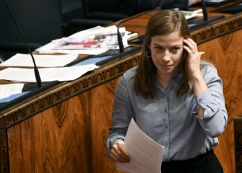 Li Anderssonin mukaan kokoomus ei pääse vastuustaan perhevapaauudistuksen kaatumisessa.